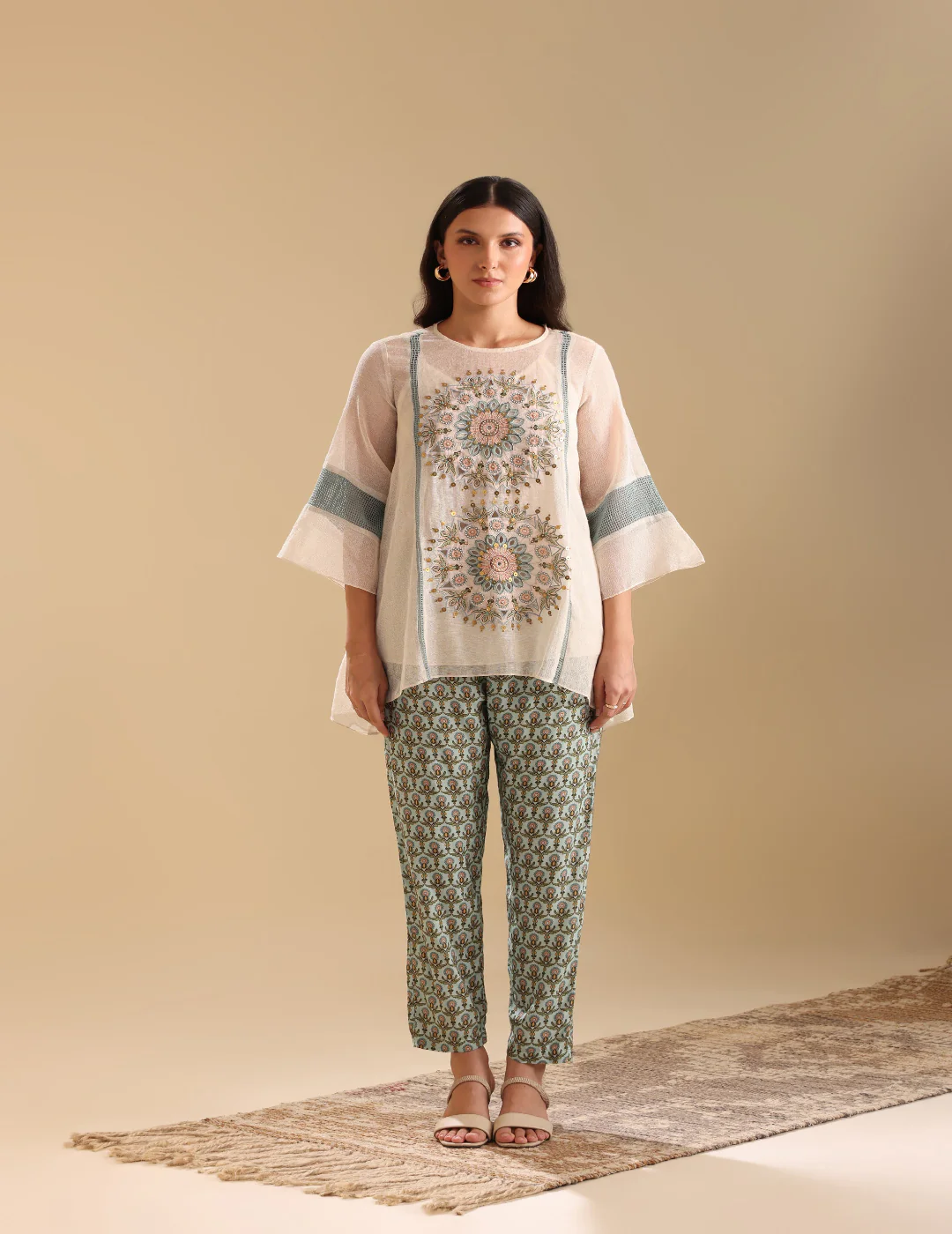 粉色 &amp; 金色 Cape Dhoti 套装