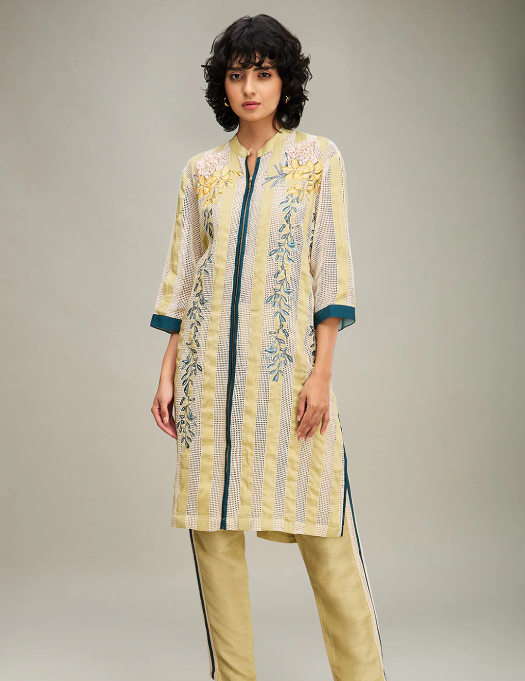 粉色 &amp; 金色 Cape Dhoti 套装