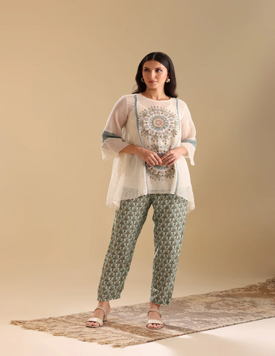 粉色 &amp; 金色 Cape Dhoti 套装