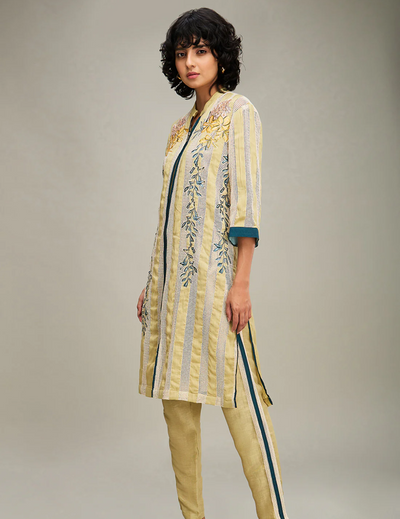 粉色 &amp; 金色 Cape Dhoti 套装
