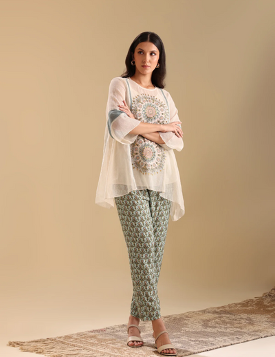 粉色 &amp; 金色 Cape Dhoti 套装