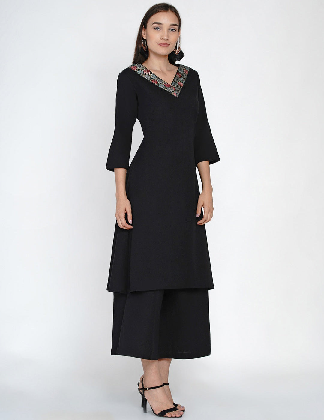 Black V-neck jacquard lace kurta