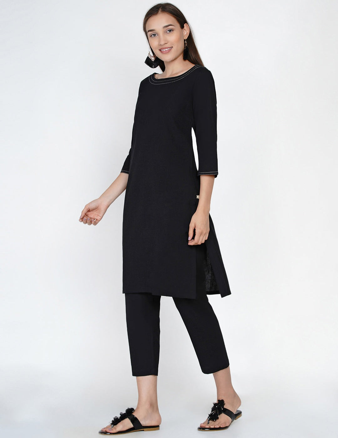 Black contrast-stitched lace kurta