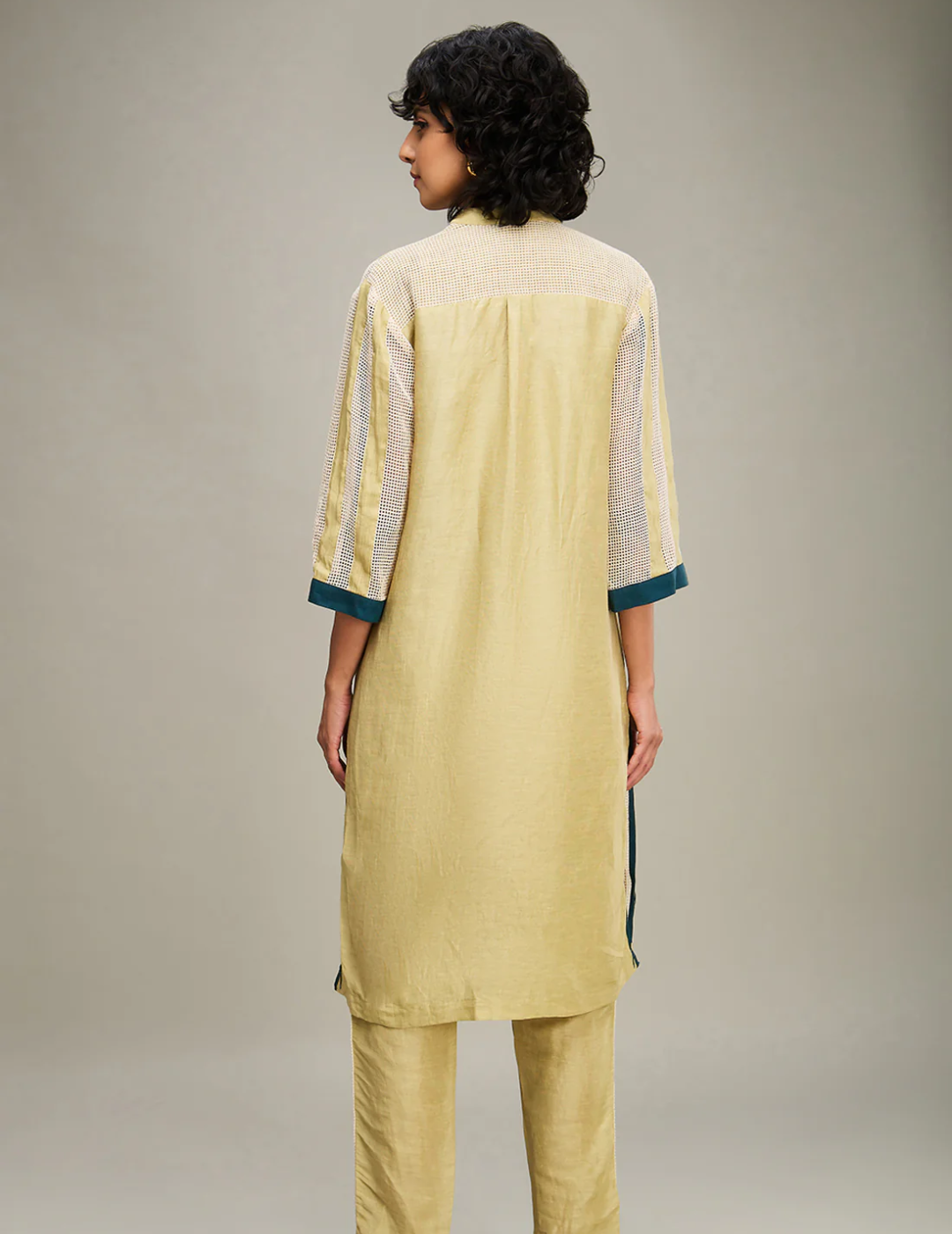粉色 &amp; 金色 Cape Dhoti 套装