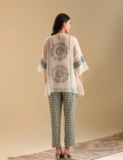 粉色 &amp; 金色 Cape Dhoti 套装