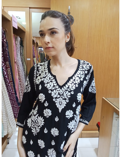 黑色 Chikankari 短款 Kurti