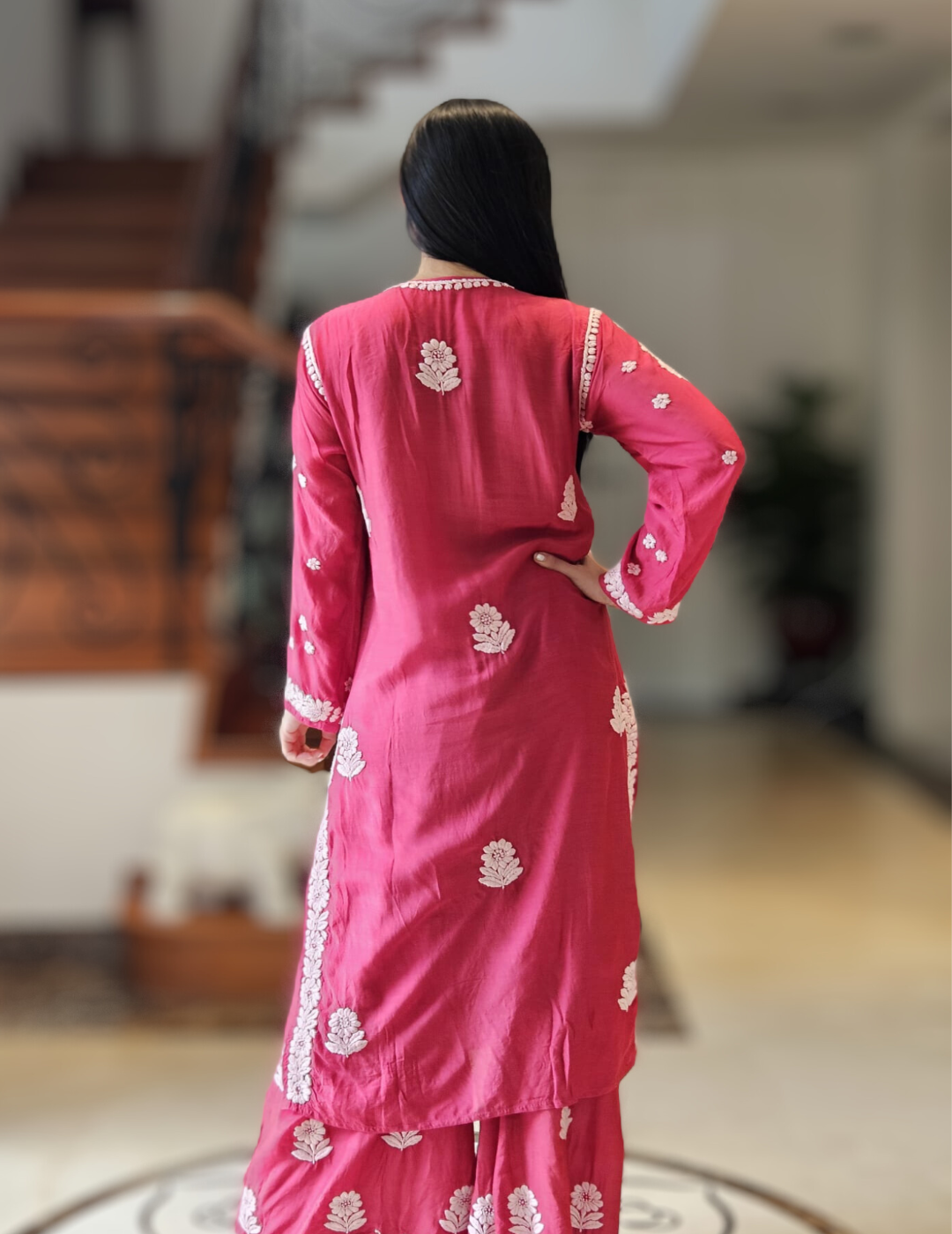 栗色 Chikankari Kurti 套装