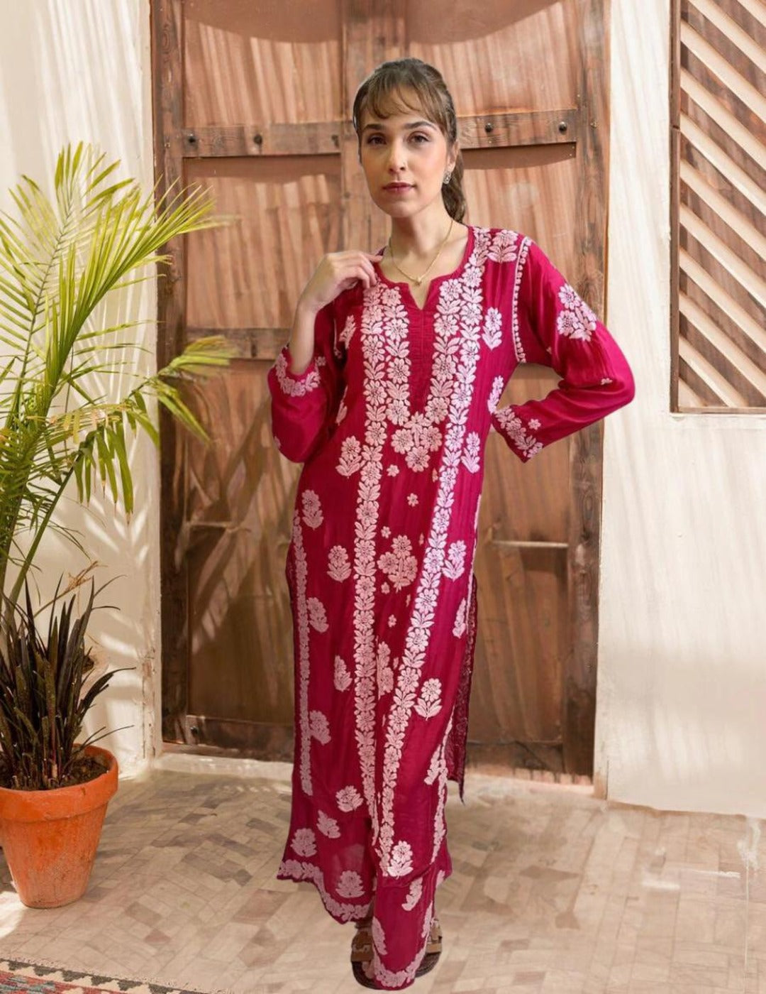 栗色 Chikankari Kurti 套装