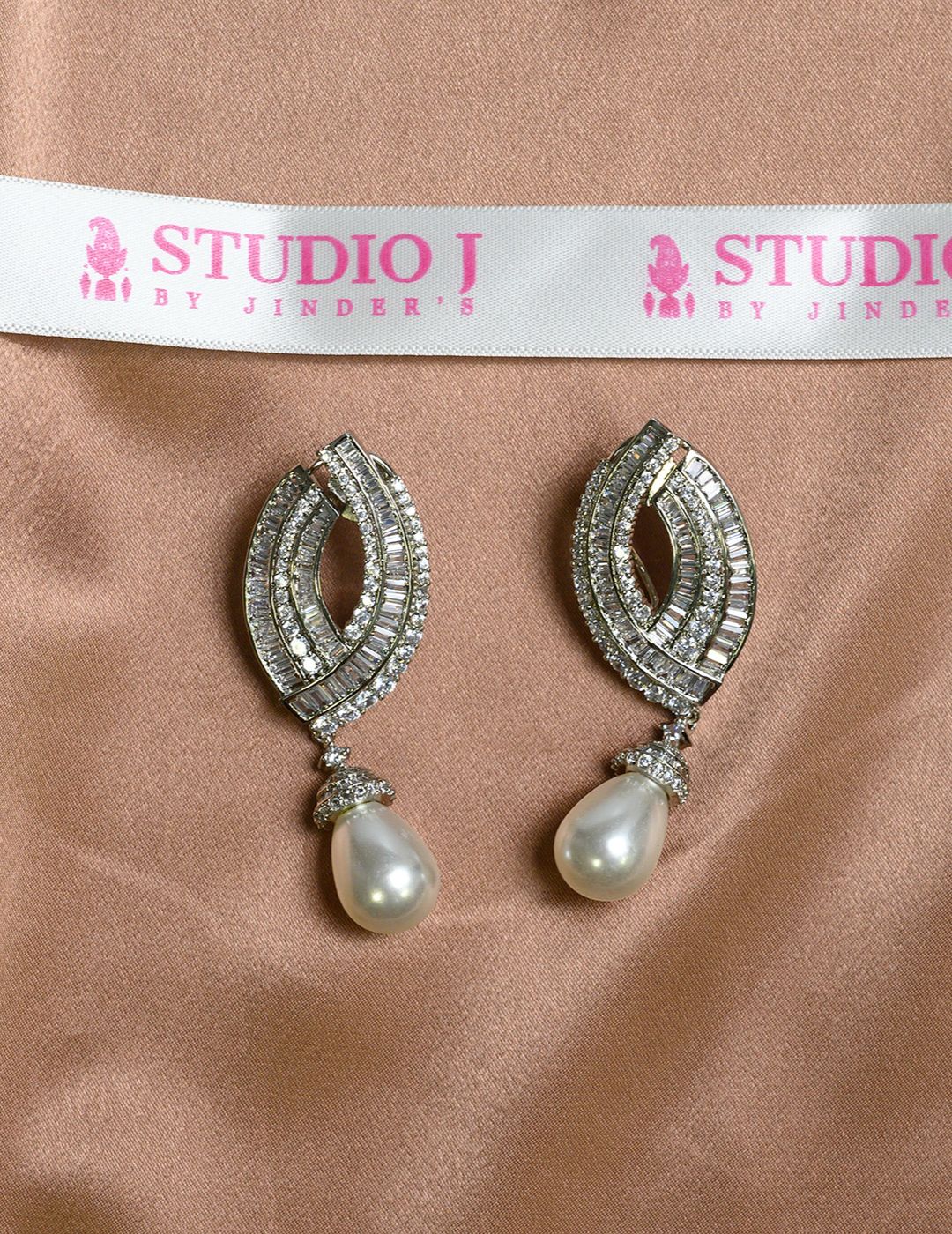 BAGUETTE PEARL DROP EARRINGS