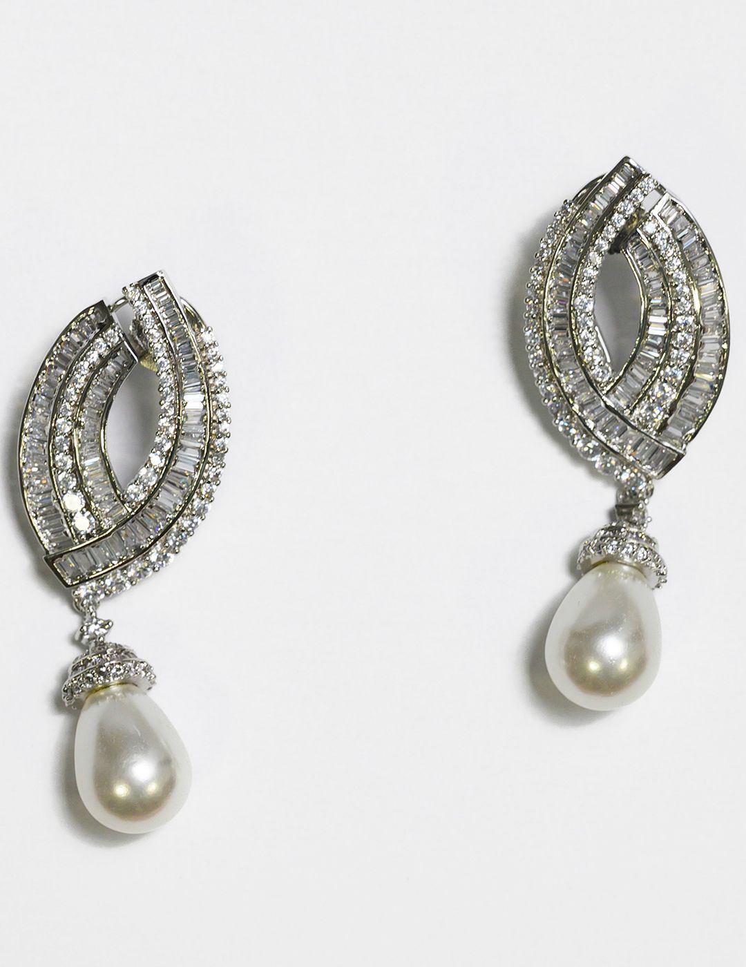 BAGUETTE PEARL DROP EARRINGS