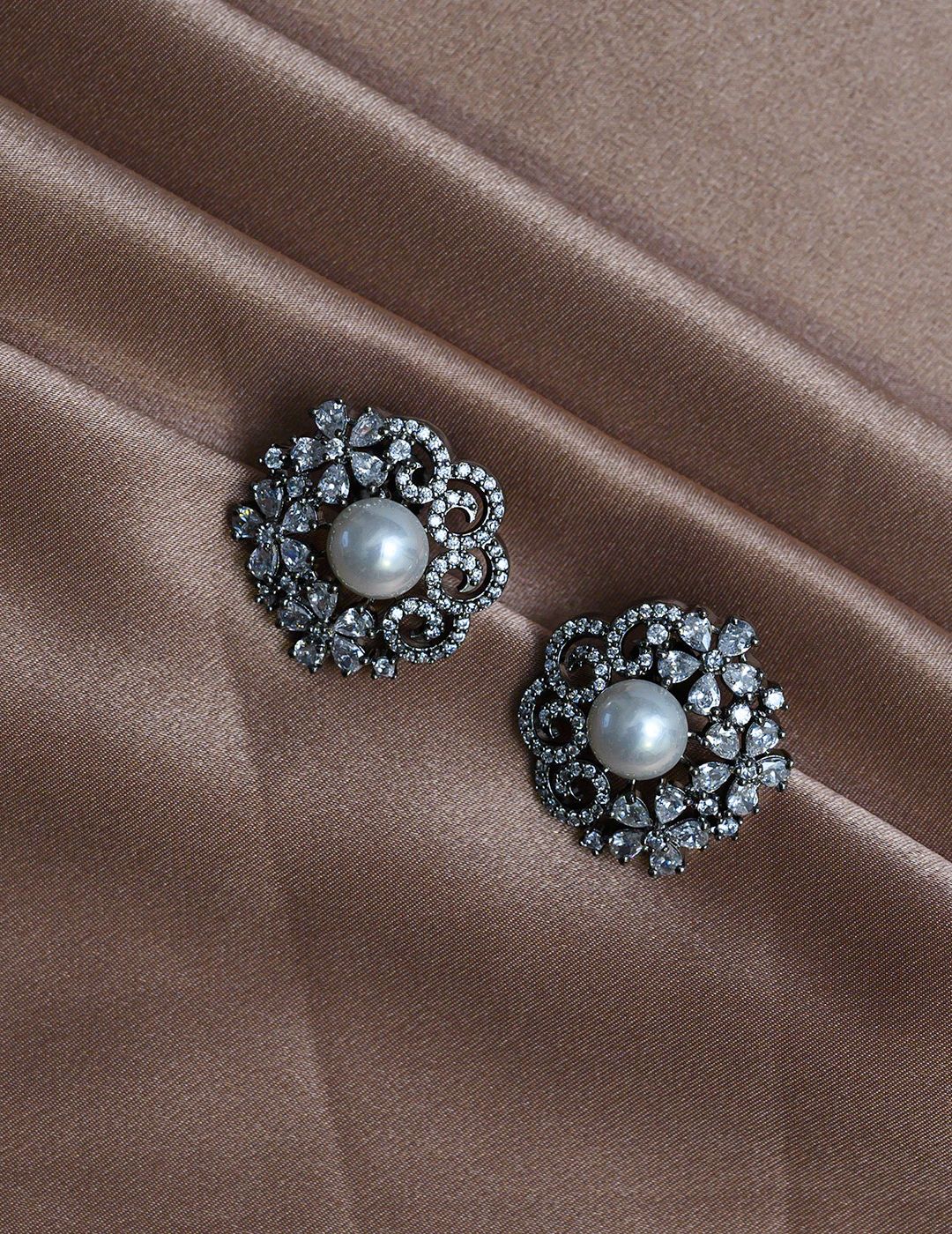 Rounded Pearl Earrings